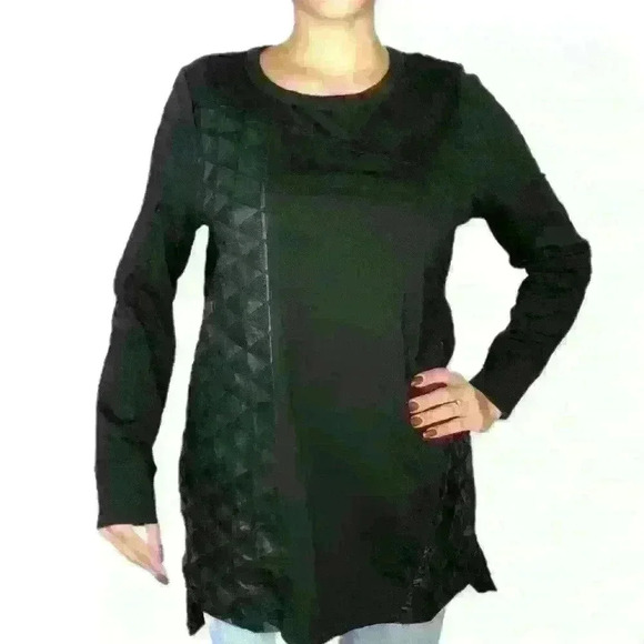 Black top🖤 - Picture 1 of 4